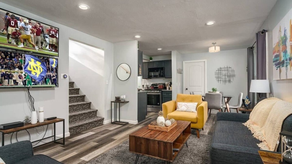 Roseland House | The Lucky Charm | Home of the Fighting Irish! BBQ, Games, 3-Bedrooms