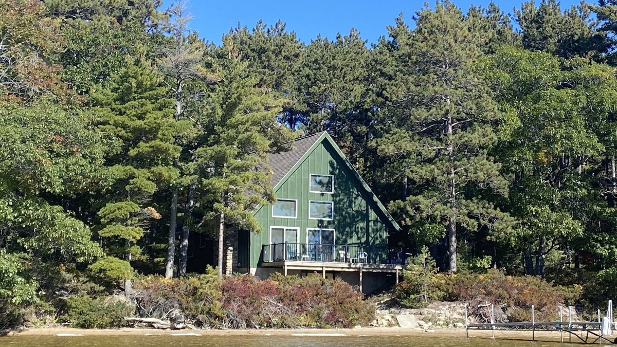 Beaver Island Cottage | 🍀 The Lucky Charm on Beaver Island's Lake Geneserath!