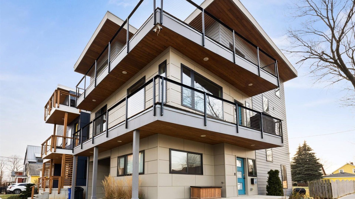 Tremont Villa | The Lucky Duck-Large Modern Villa in Cle