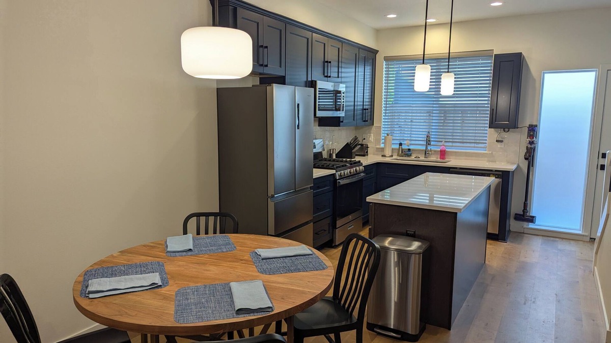 Johns Landing Condo | The LuLu Belle - Charming and Modern 2BR, 2.5B Condo John's Landing, Portland