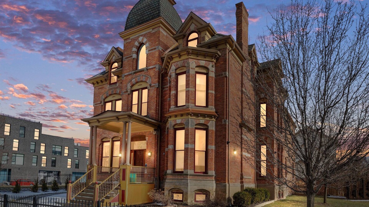 Midtown House | The Lumber Baron's Downtown Mansion 2KingBR/2.5BA