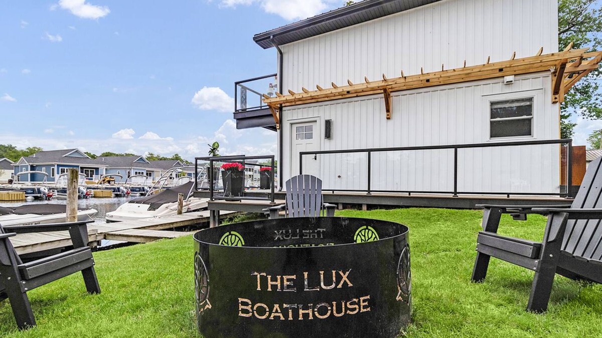 Sylvan Beach Cottage | The LUX Boat House at the Cove-Sylvan Beach NY