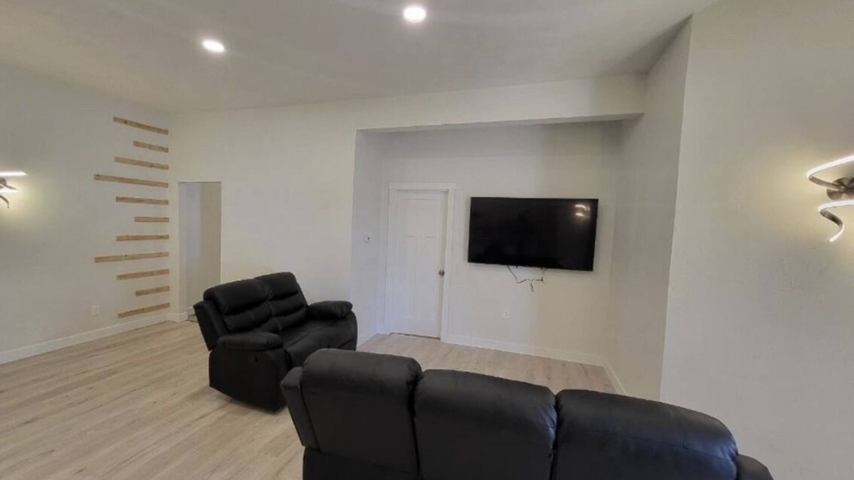 Bonne Terre Apartment | The Lux- Cozy 2-bedroom apartment with AC and WiFi in enjoyable Bonne Terre