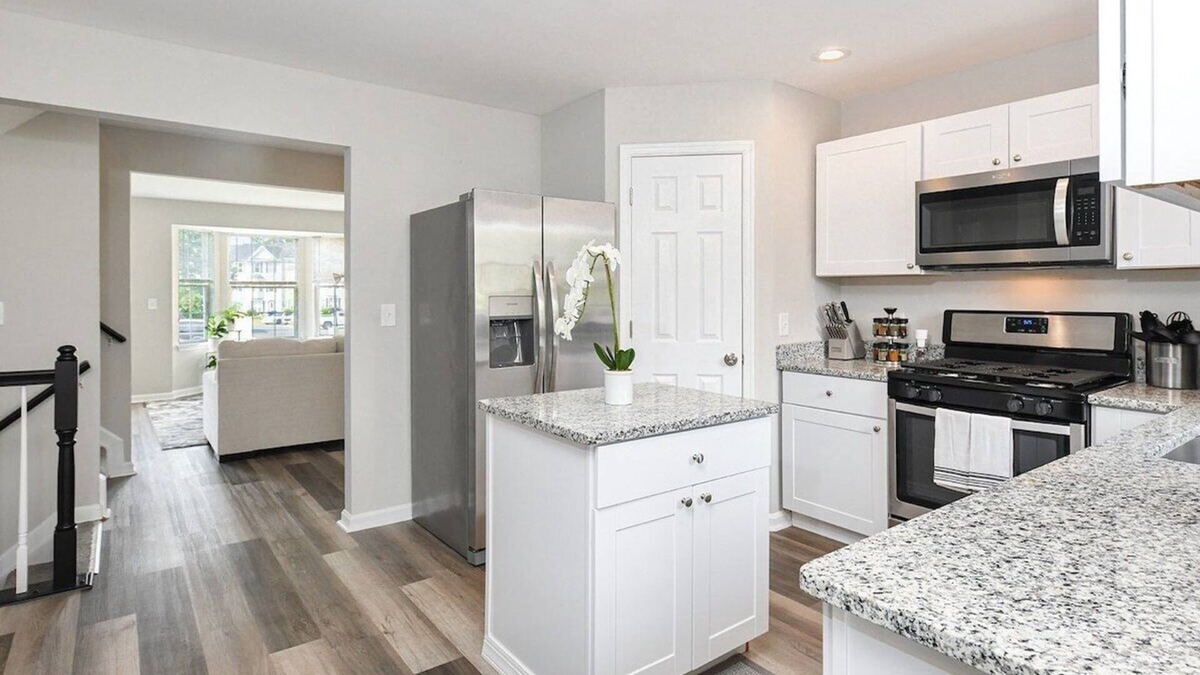 Rossville House | The Lux Middle River Retreat King Bed/WiFi/Billiards/SmartTVs/Chef Kitchen/Deck