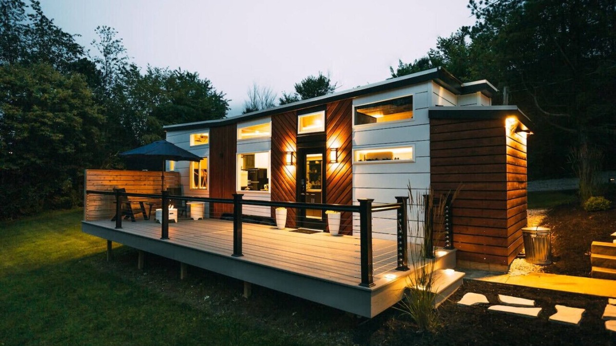 Millersburg House | The Lux - tiny home w/jacuzzi in Berlin