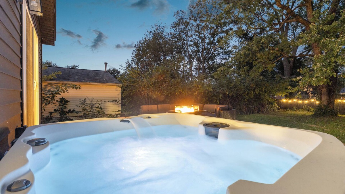 Open Gates House | The Luxe/Hot Tub/10 Min Keenland/12 Min Downtown/Fenced In Yard/Pet Friendly