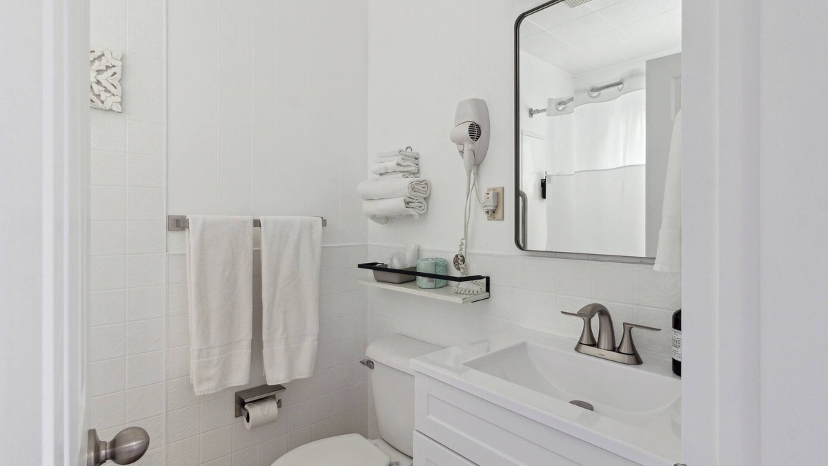 Arcadia Hotel | The Luxe King Room 1