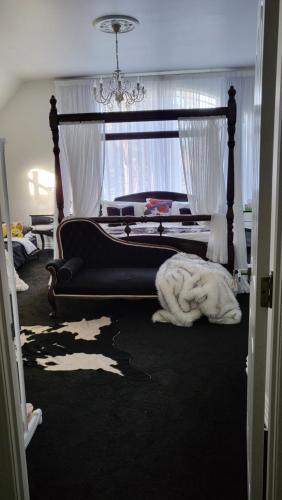 Henderson House | The Luxurious Manor - Very Large Bedroom with Private Ensuite