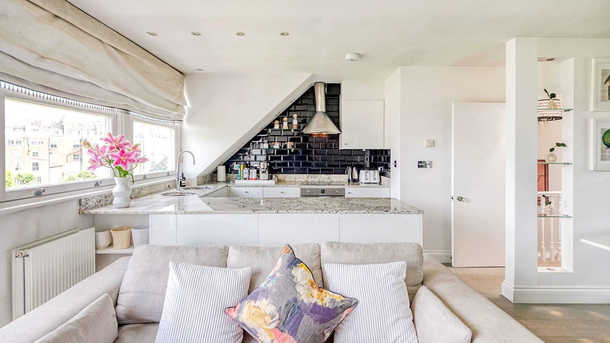 Little Venice Apartment | The Luxury 'Treehouse' One bed Little Venice- by Out of Office Lifestyle