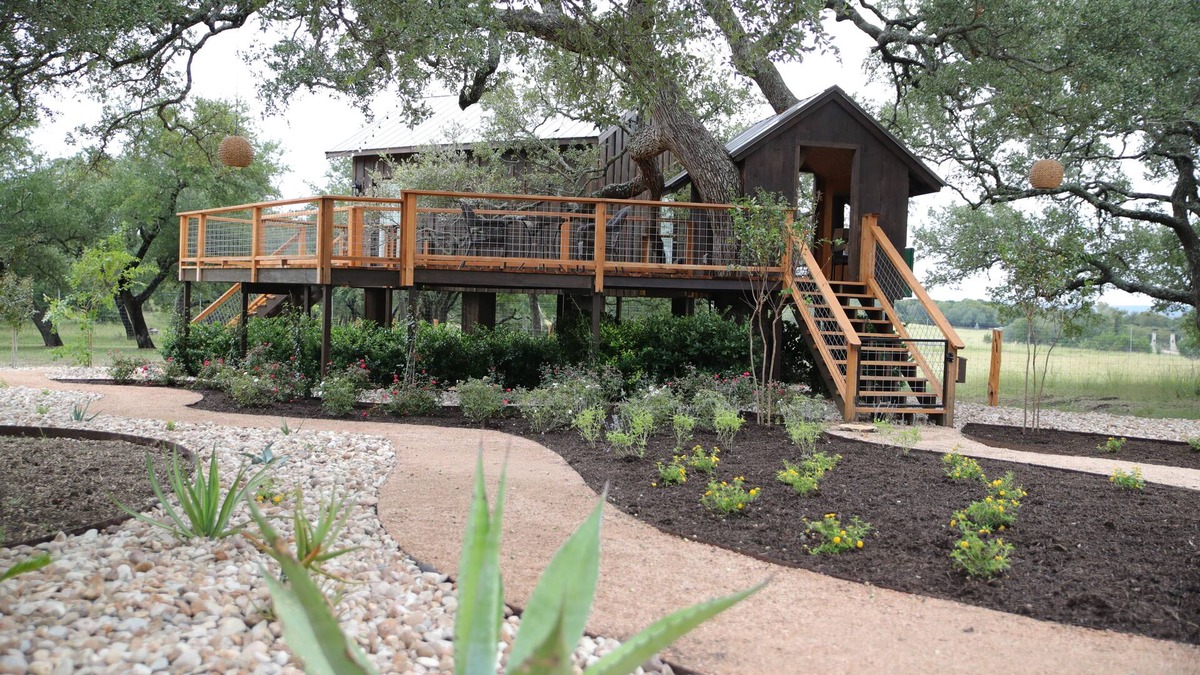 Dripping Springs Cabin | The Machan Treehouse-Asante Lodging & Events