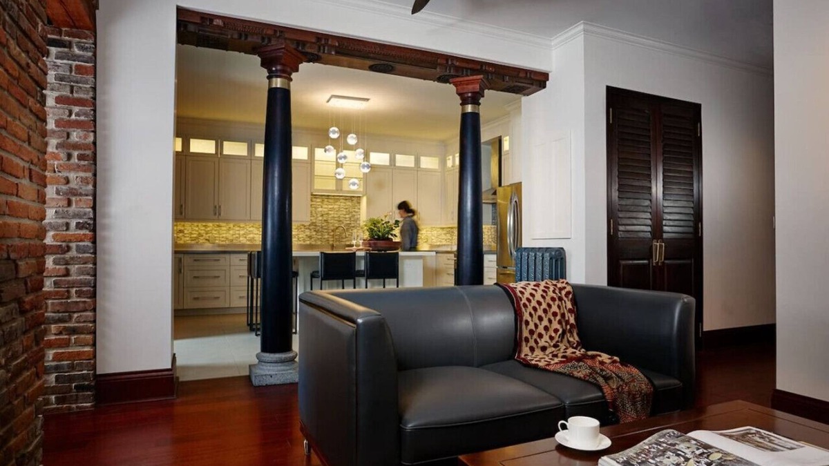 Belleville Apartment | The Madder Suite at Blue Violin