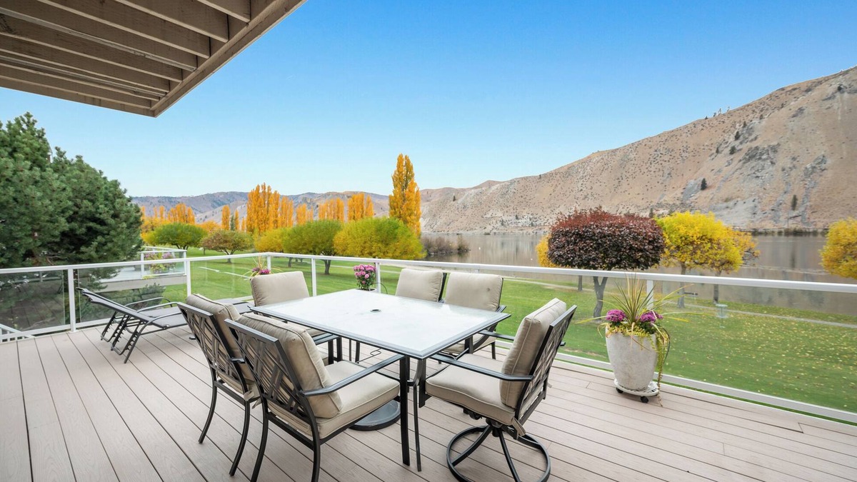 Orondo House | The Mager Lake Home at Sun Cove