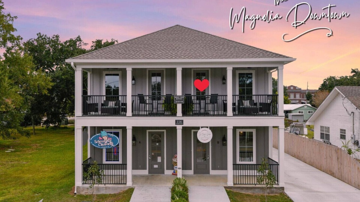 Long Beach Apartment | The Magnolia Downtown 2/2 Sleeps 6 Town Green View