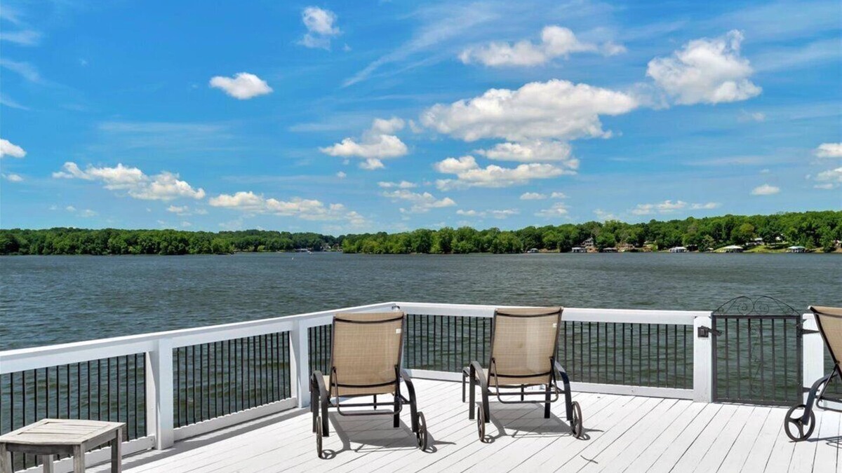 Morristown House | The Magnolia | Luxury, Comfort, and Lake Life – All in One Stunning Escape