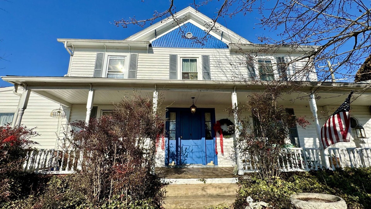 Stanardsville House | The Magnolia Manor House