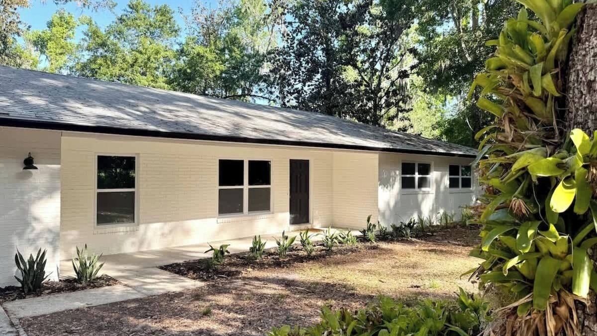 Gainesville House | The Magnolia Modern | New, Near UF, Shands, Nature