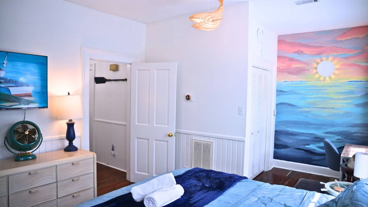 Savannah Victorian District House | The Maiden Voyage: Themed,Steps to Forsyth,King Bed,Grill,Games,Picnic Basket