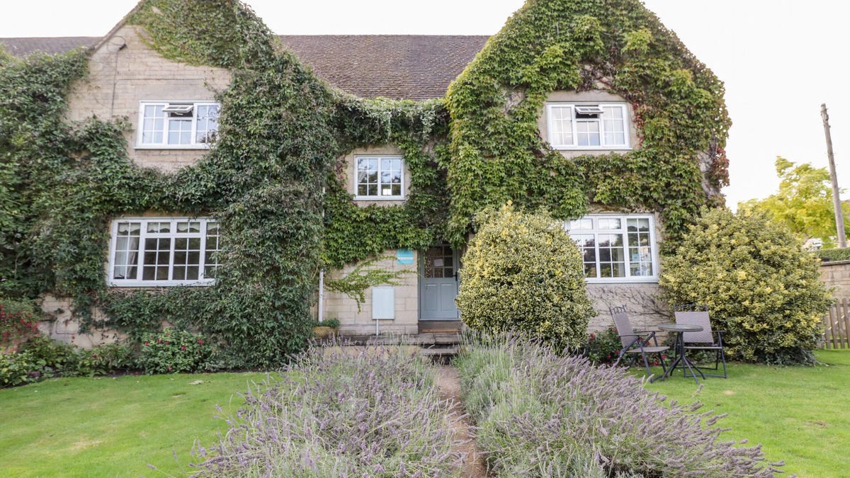 Blockley Cottage | THE MALINS, pet friendly, character holiday cottage in Blockley