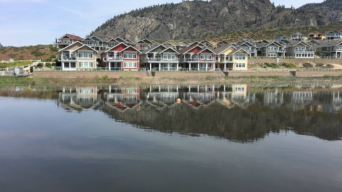 Okanagan-Similkameen Cottage | The Mallard - Waterfront Cottage with Pool Table and Boat Slip!