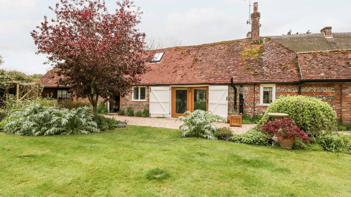 Blandford Forum Cottage | THE MALTHOUSE, pet friendly, with a garden in Blandford Forum
