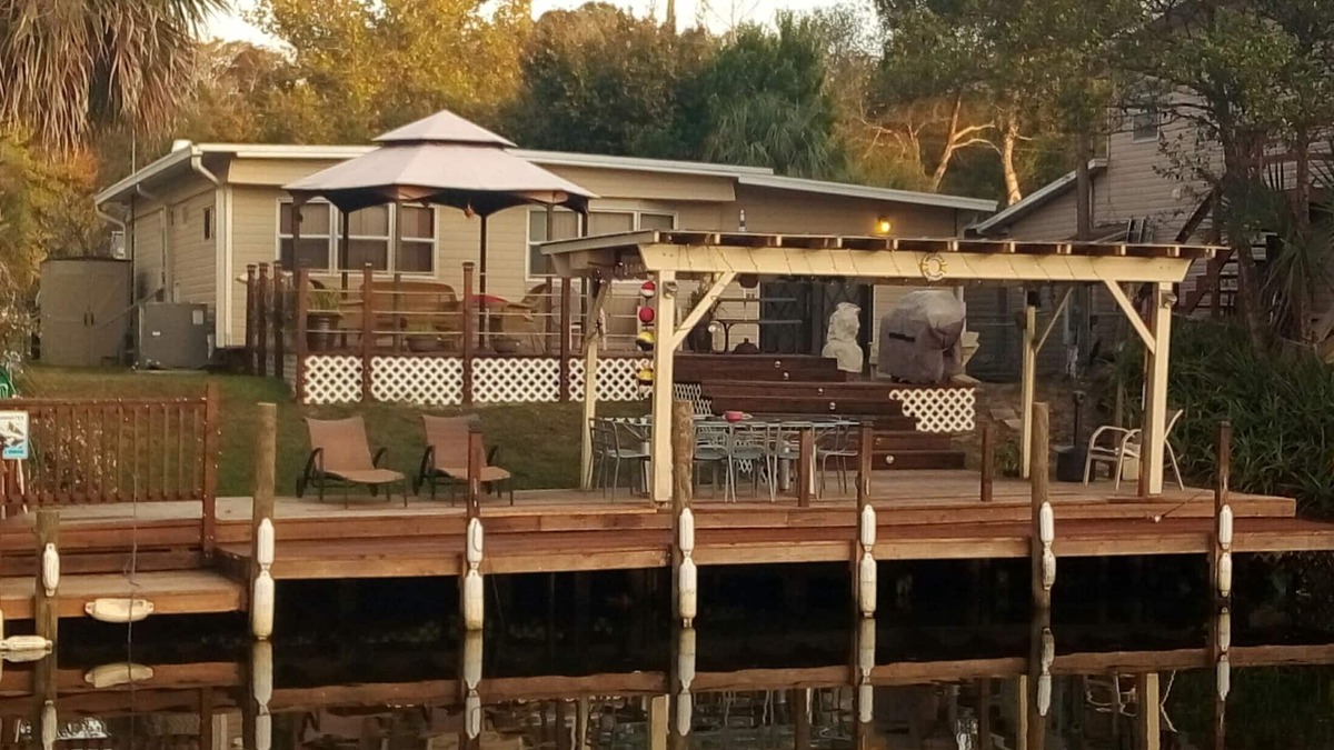 Weeki Wachee Gardens House | The Manatee Hideaway-3Bed-2Bath-2Deck-50'Dock-6Kayak& Canoe-Adventure Awaits You