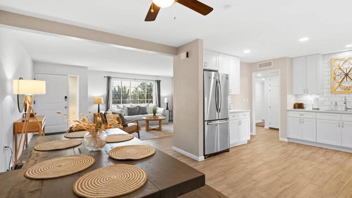 Sam Hughes House | The Manchester - close to GEM Show! Spacious 4-bedroom house w/game room