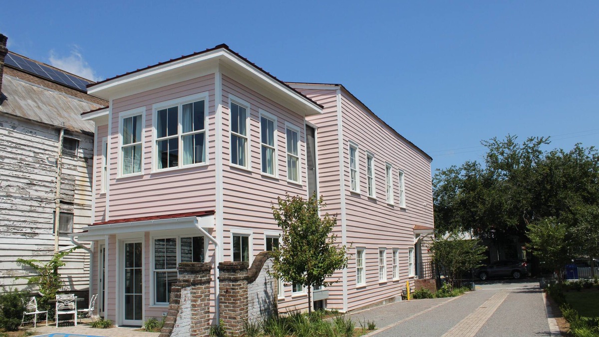 Radcliffeborough House | The Manor 93 A&B - 2 Newly Renovated Units in Downtown Charleston!