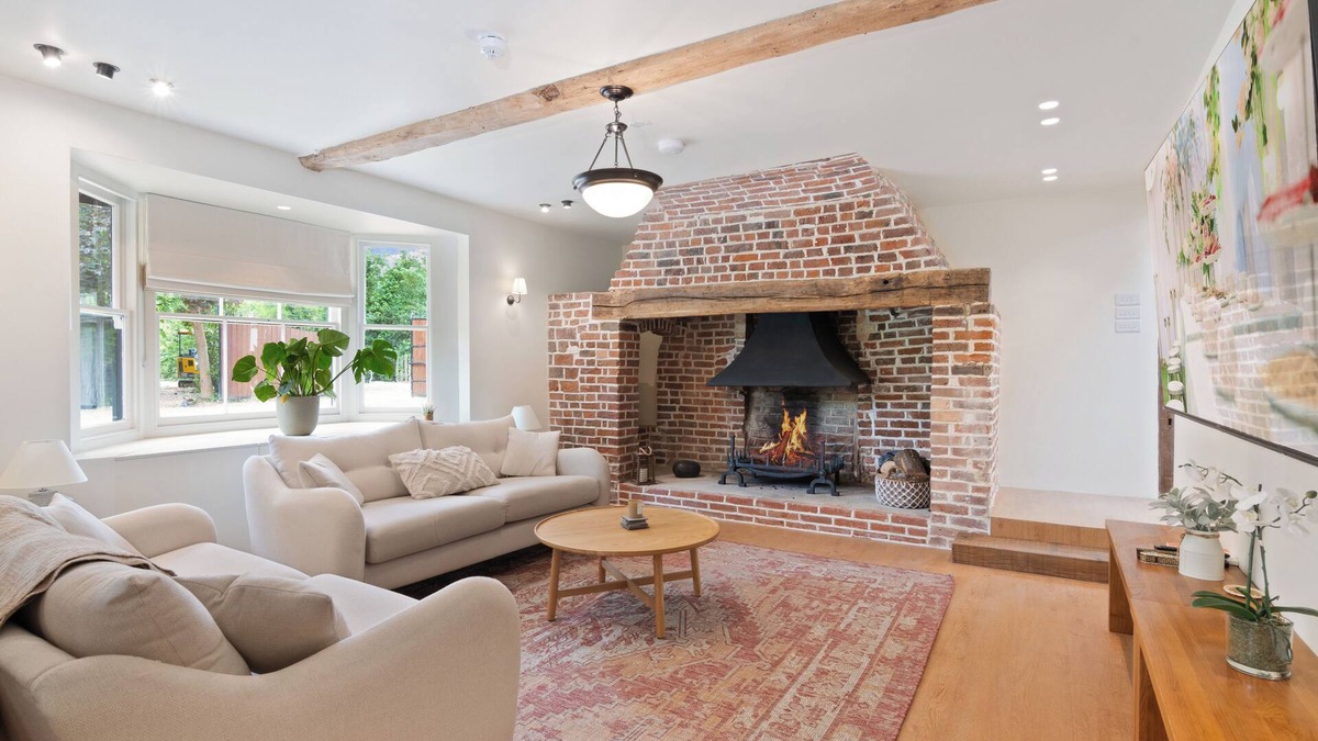 Royston House | The Manor at Minstrel Court - 12085
