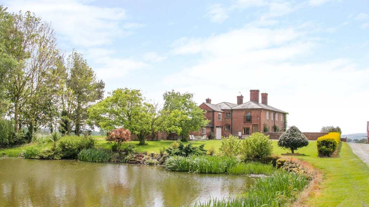 Loppington Cottage | THE MANOR HOUSE AT KENWICK LODGE, family friendly in Cockshutt