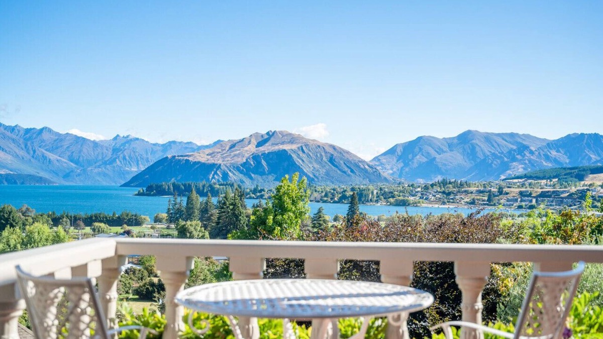 Wanaka Villa | The Manor - Luxury unique stay