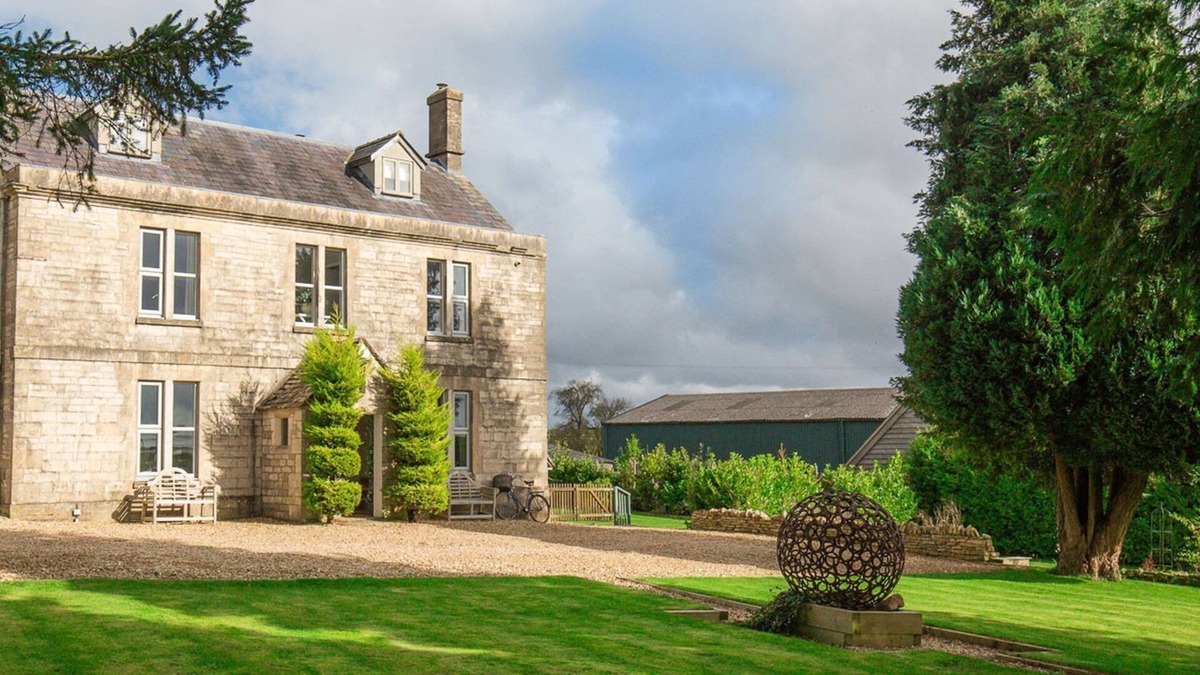Elkstone Cottage | The Manor - sleeps 12 guests in 6 bedrooms