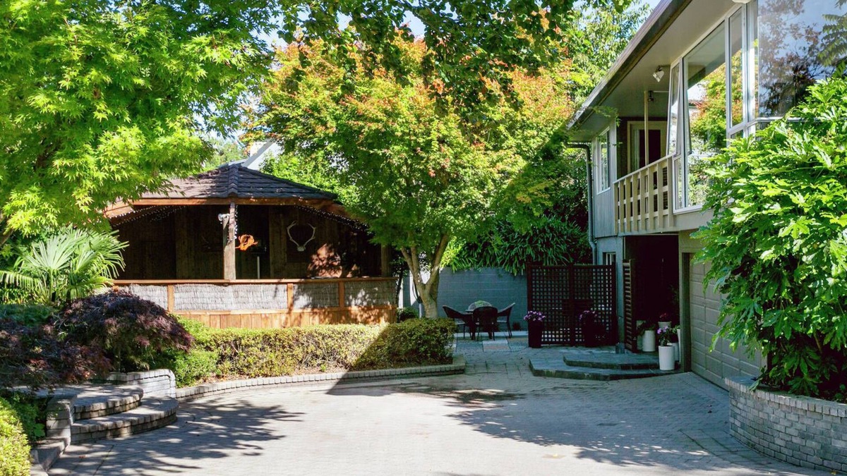Waipahihi House | The Manor - Spa, Sauna, Huge Grounds