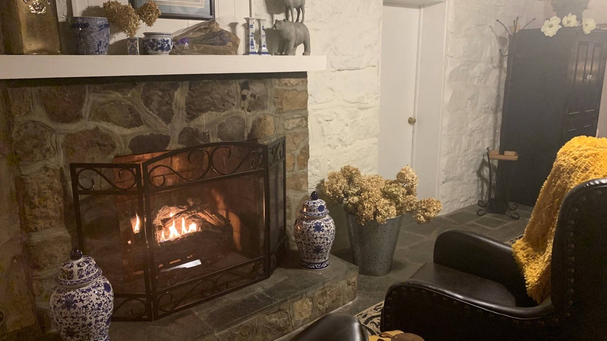 Warm Springs House | The Manse at Warm Springs - 5 bdrm, pet friendly, 1 mi from Warm Springs Pools