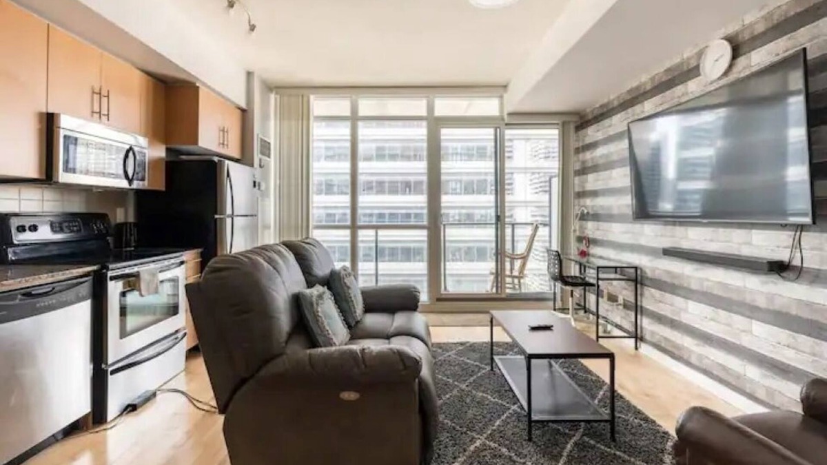 Central Waterfront Condo | The Maple Loft