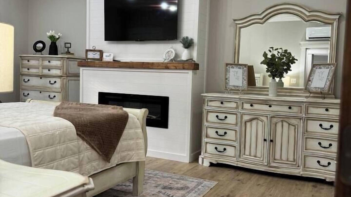 Low Moor Apartment | The Maplewood Suite- Room #6 Private Suite