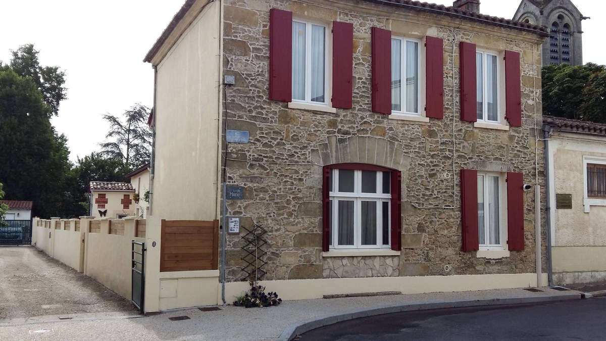 Villandraut Cottage | The MarieJo house, located in the heart of a pretty village, Villandraut