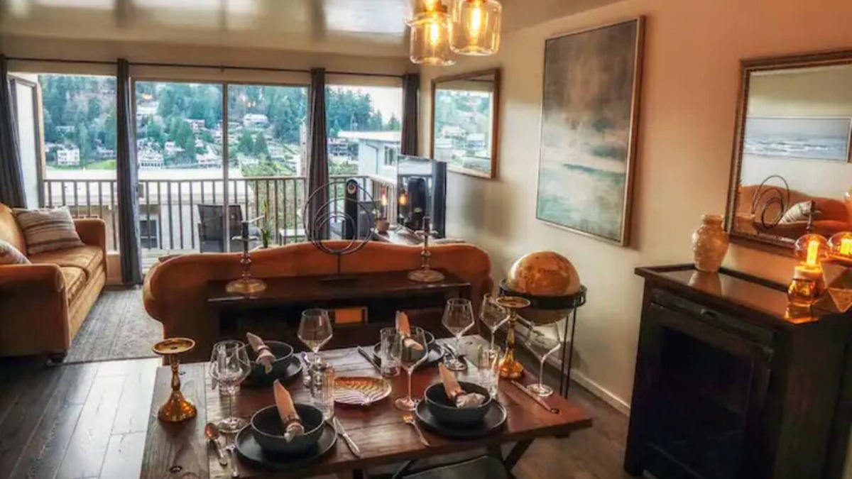 West Bellevue Apartment | The Mariner in Meydenbauer Bay | 29 Nights