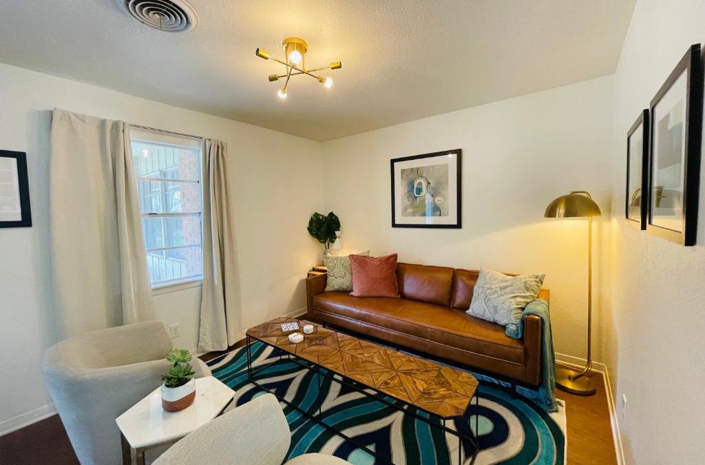 Greater South River City House | The Mariposa Wing B by Lodgewell - Spread your wings here