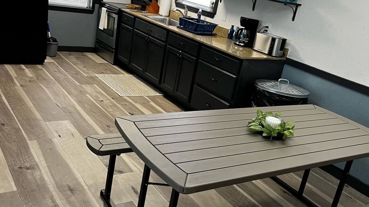 Venice Boat Rental | The Marlin is a 3bedroom 2full bath houseboat in Cypress Cove Marina, Venice La