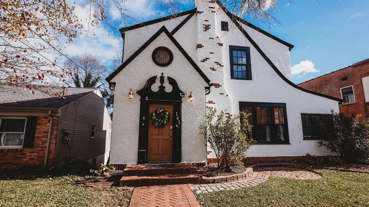 Danville House | The Marshall House- 1920's Charm close to Averett & Casino