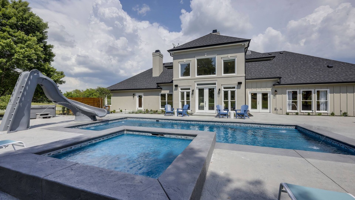 Lebanon House | The Martin House at Passerine Hills—Luxury Family Time, Retreats, & Weddings