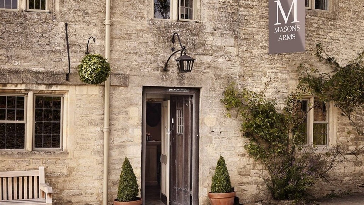Meysey Hampton Hotel | The Masons Arms