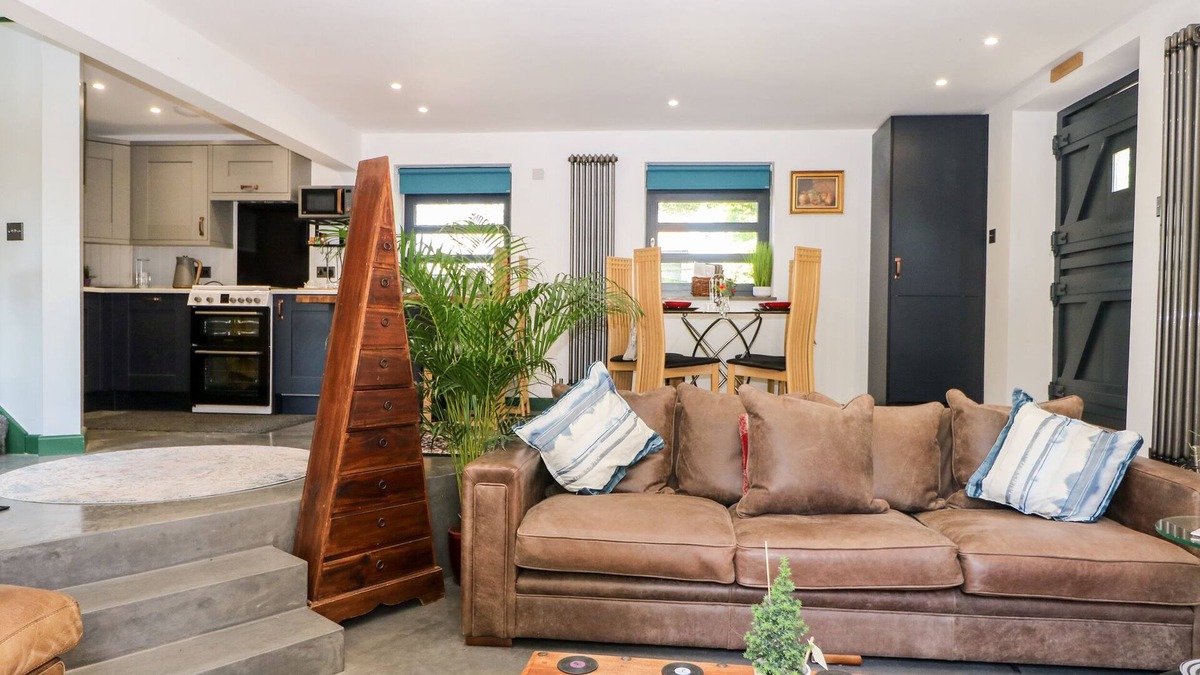 Albourne Cottage | THE MASTERS HOUSE, pet friendly, with a garden in Hurstpierpoint