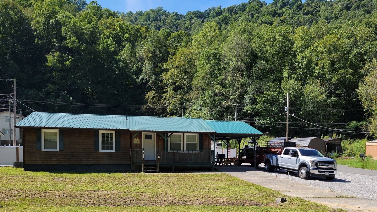 Newtown House | The Mate Creek house in Matewan WV the heart of the Hatfield and McCoy Trails