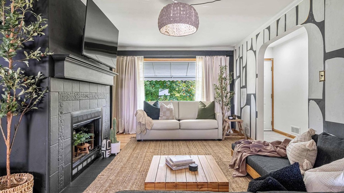Red Deer House | The Maverick | Family Friendly | Sleeps 16 + Guest