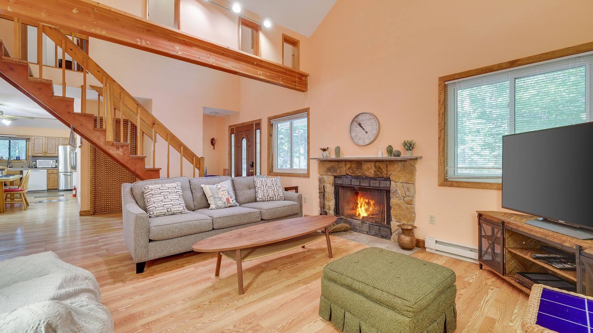 Thornhurst House | The Maxatawny Mansion with Sauna, Game Room, & Jacuzzi!