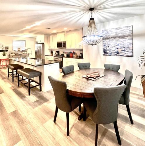 Springdale House | The McKinney dentrally located a few blocks from Emma St and Downtown four bedrooms