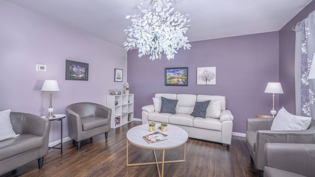 Gambier House | The Meadow at Kenyon: Beautiful 4-bedroom just steps from Kenyon College.