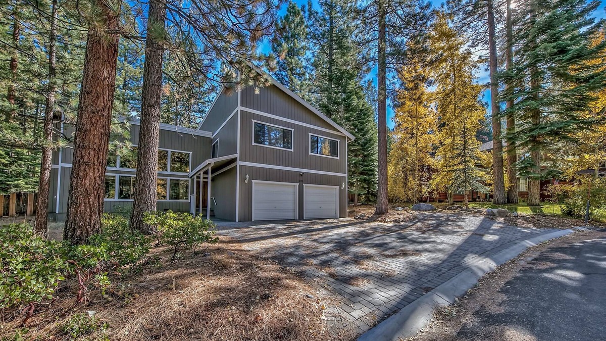 Lower Kingsbury House | The Meadow Drive Home In Beautiful Lake Tahoe Nevada, easy access - golf-hike