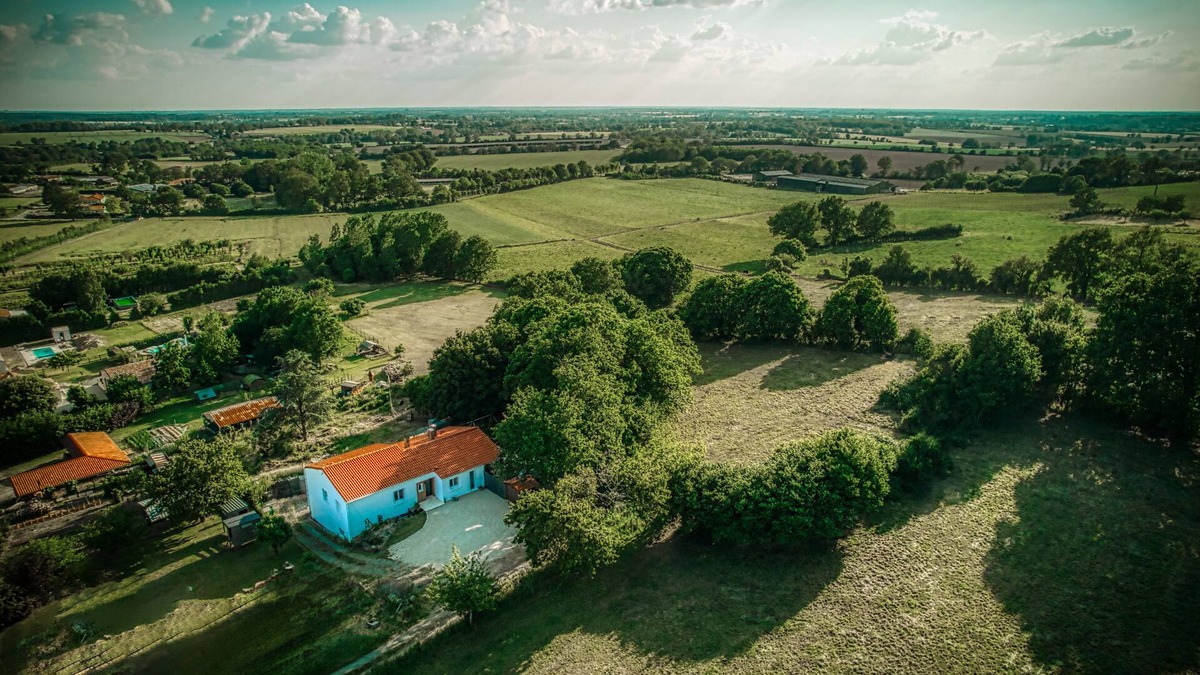 Saint-Paul-en-Pareds House | THE MEADOW FIELDS OF MEMORIES